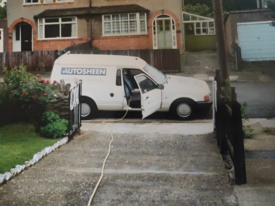 Ford Escort 1.8 diesel van working on a driveway